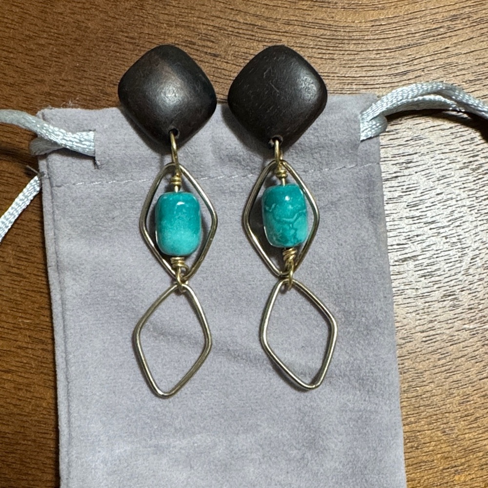Elegant Turquoise Ebony and metal Earrings